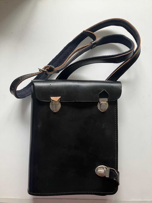 Raportówka, aktówka na pasku.