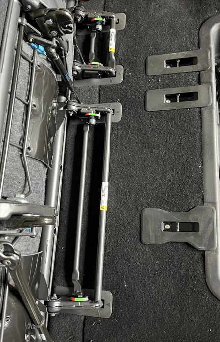 Zestaw mocowań foteli 2rzedu wraz z osołonkami Ford Connect/Vw Caddy