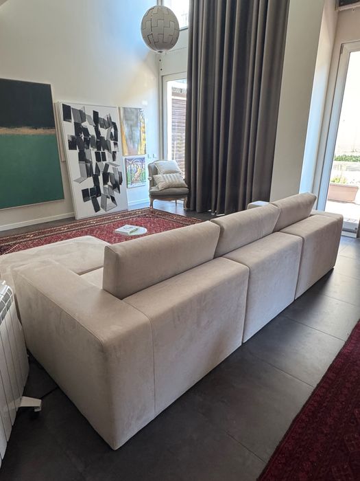 Sofá de 3 lugares + pouf ( comprimento total sofá 2.95m)