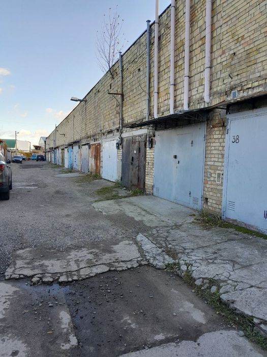 Гараж приватизований, пл 22,2 м2. Cирецька, 39. без торгу