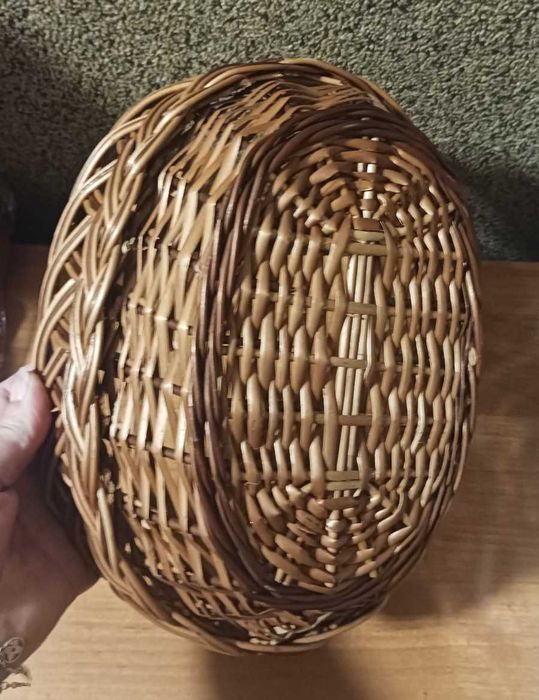 Mały koszyk wiklinowy