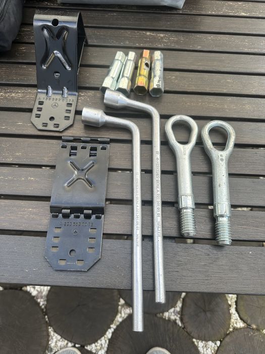 Мерседес домкрати, аптечки, компрессори