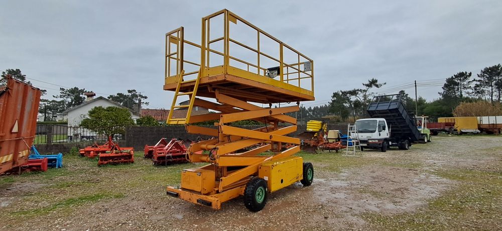 Plataforma elevatória tipo tesoura