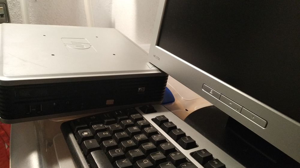 HP computer with monitor64730105036417120