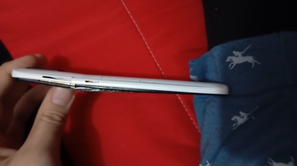 Galaxy a21s muito partido para peças