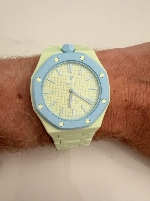 Культовий годинник Swatch AP