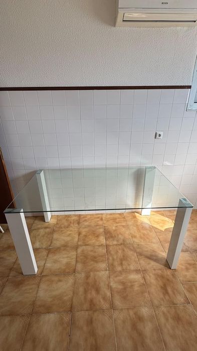 Mobília- mesa de jantar