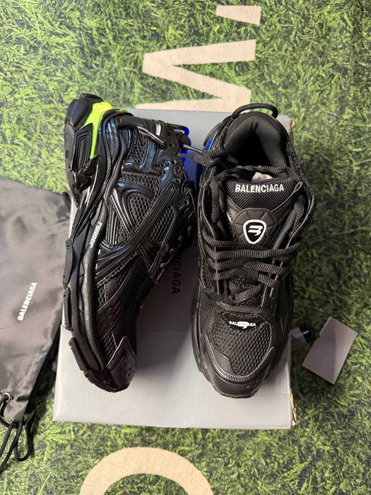 Balenciaga runner LED