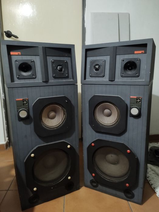 Para 2 sztuk dużych i głośników kolumnowych vintage