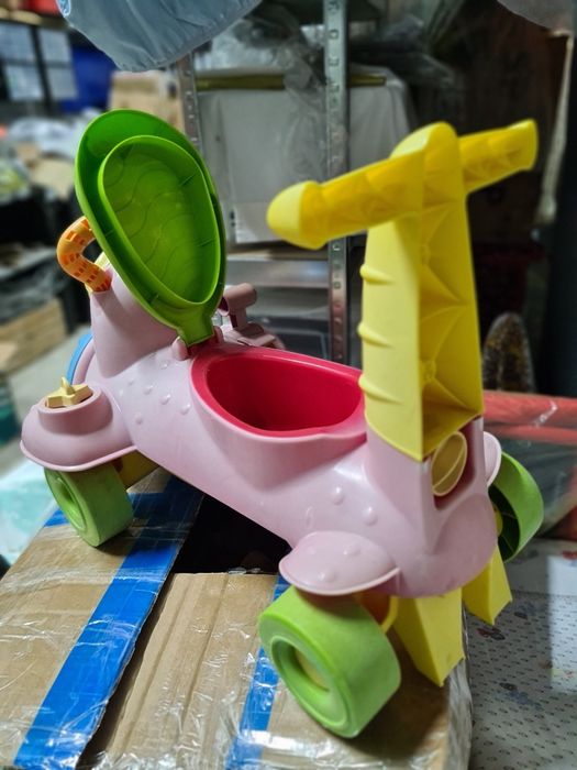 Продам дитячц машинку.