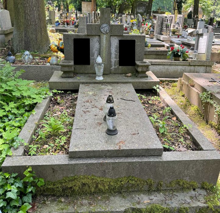 Podwójny grób na cmentarzu Rakowickim