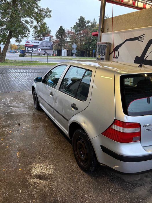 Volkswagen Golf 1.6 MPI 105 KM 2002r.