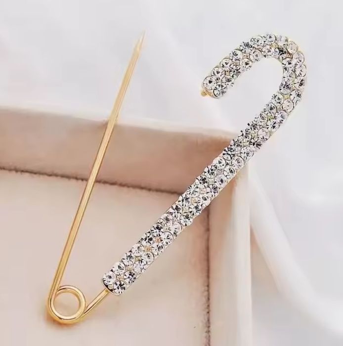Жіноча брошка. Шпилька