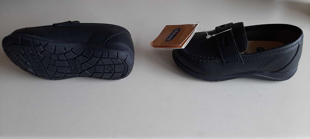 Sapatos de menino Novos