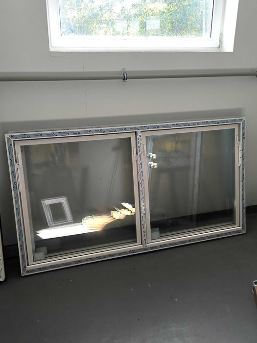 Okno inwentarskie do kurnika 270x60 okna dzielone słupkiem