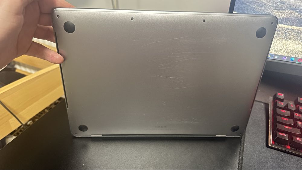 MacBook Pro 13 Intel Core i5, 16 ГБ, 2020 року