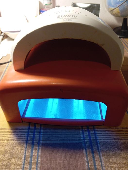 Ультрофіолетовая лампа для манікюра