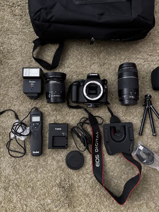 Kit Total Canon Eos 1100D + EF-S 18-55mm + EF 75-300 + Parasol EW-60C + Flash Vivitar Auto 2600 + Comando Rollei + Kit Limpeza + Tripé + Capa Silicone
