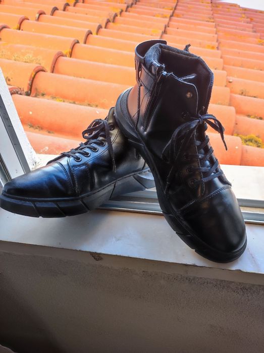 Botins  Estilo Militar como novas  Sola Pneu