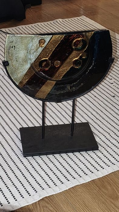 Peça decorativa de vidro e metal