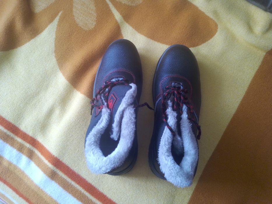 Продаю рабочие ботинки на меху