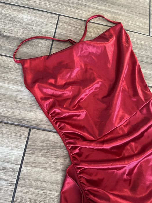 Sukienka na bal z butami