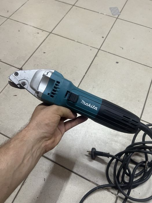 Оригінальні Makita js1601 ножниці по металу