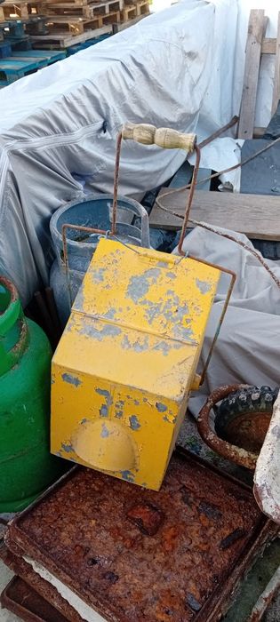 Old coal/ash box64285213685250121