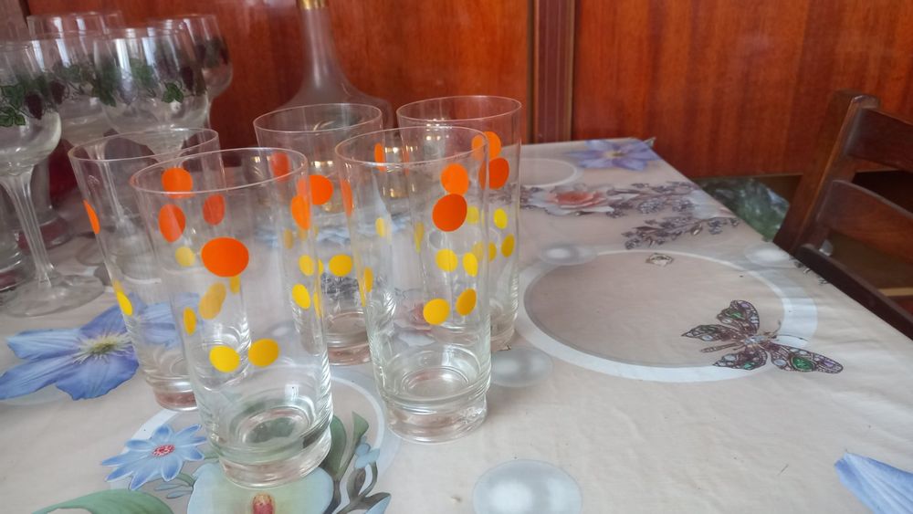 Шикарні стакани вгорох