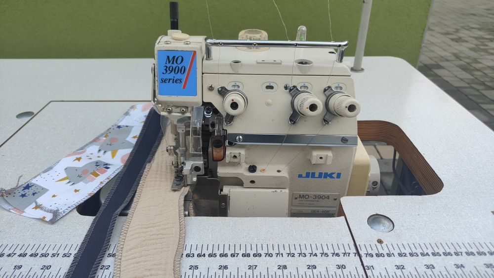 Maszyna krawiecka owerlok juki servo