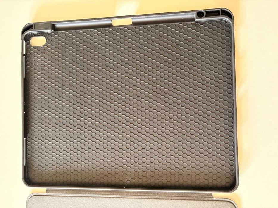 Capa iPad Air 13 polegadas - marca Burga - PRATICAMENTE NOVA