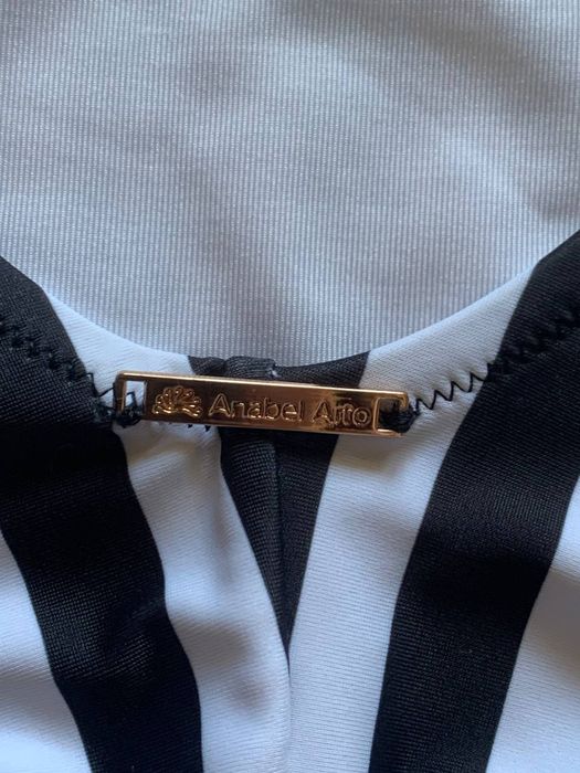 Суцільний купальник