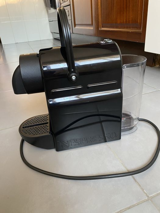 Máquina de café Nespresso/DēLonghi, como nova