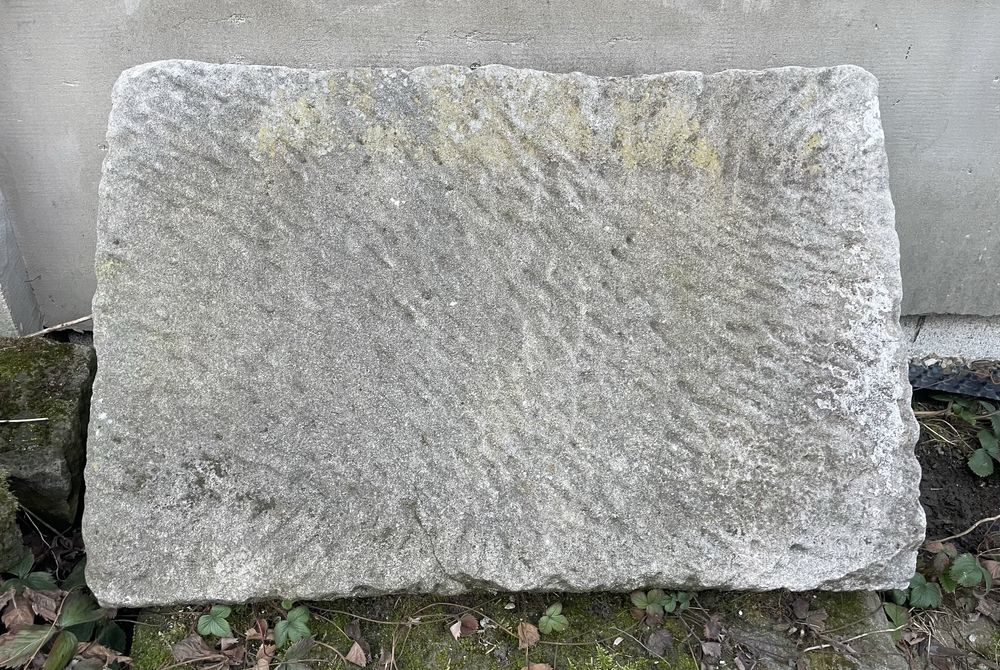 Płyty słupy bloki kolumny kamień graniczny stary piaskowiec