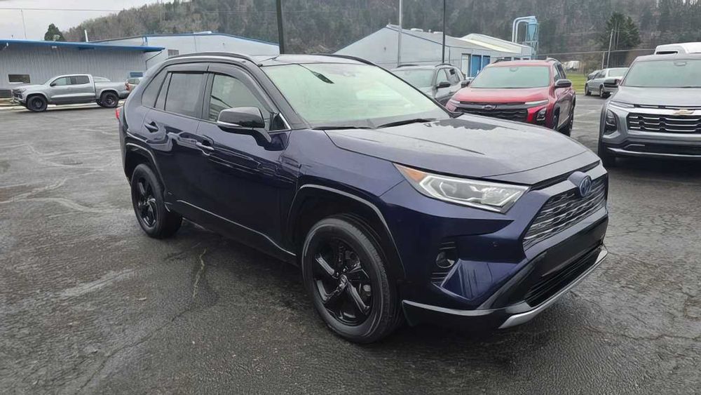 Toyota RAV4 XSE      2021