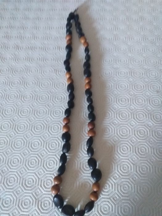 Colar de Madeira
