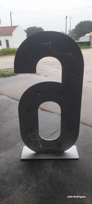 Números com iluminação para festas.