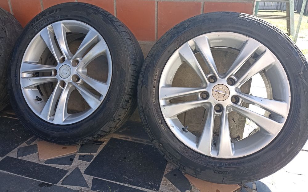 Колеса. Опель Зафіра, Астра.Комплект літньої резини R16.