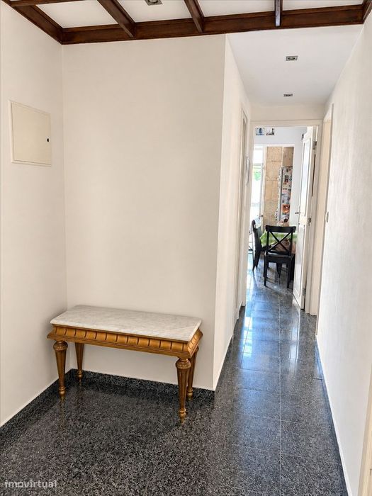 T2 com terraço perto comboio Amadora