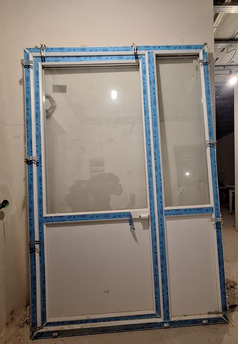 Двері на балкон пластикові