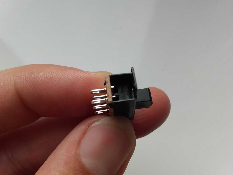 Cztery sztuki Przełącznik suwakowy 6Pin, DPDT 2P2T, Model SS22F32, otw
