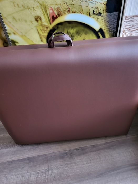 Кушетка тапчан для лешмейкера масажа