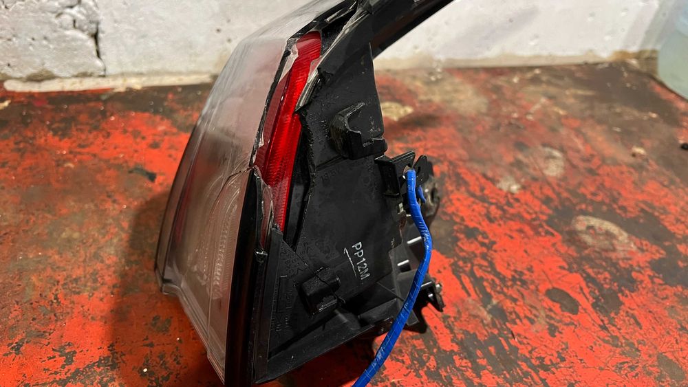 Фонарь задний правый от Subaru Solterra