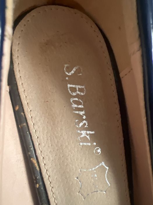 Piękne granatowe szpilki