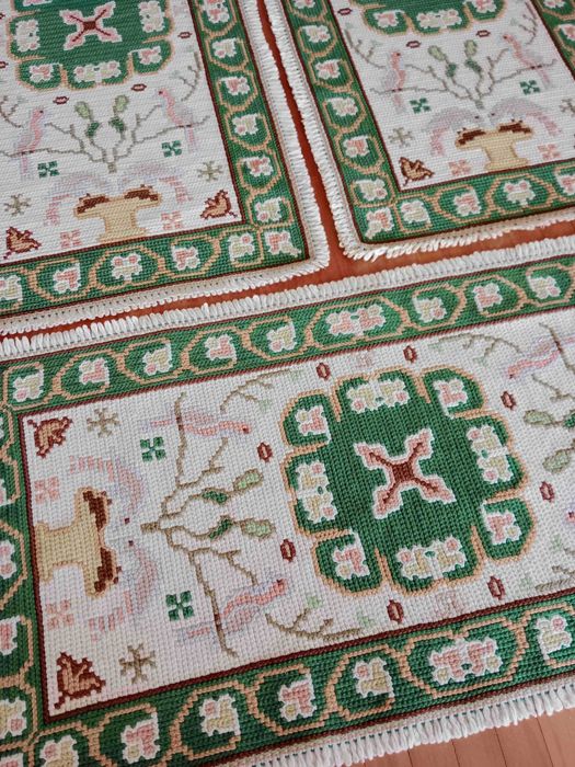 3 Tapetes de Arraiolos / 3 handmade Arraiolos rugs : 140 cm x 72 cm