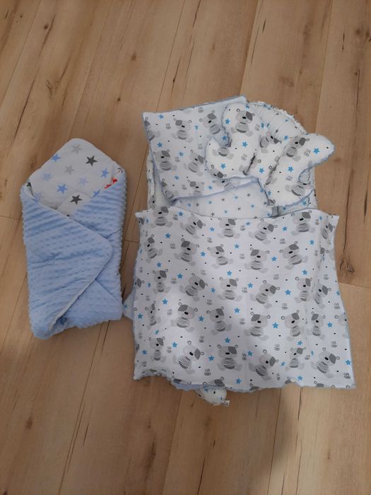 Kokon, poduszki, rozek i kocyk.