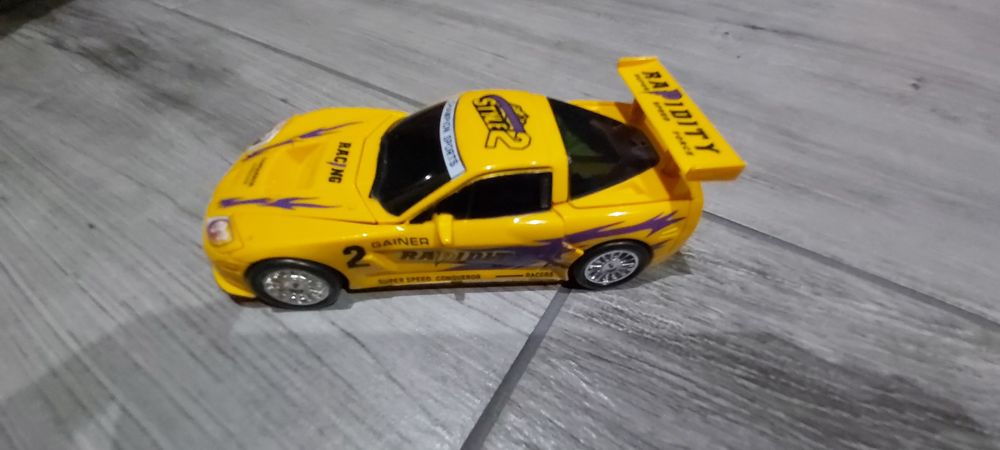 Transformers auto żółty robot samochód