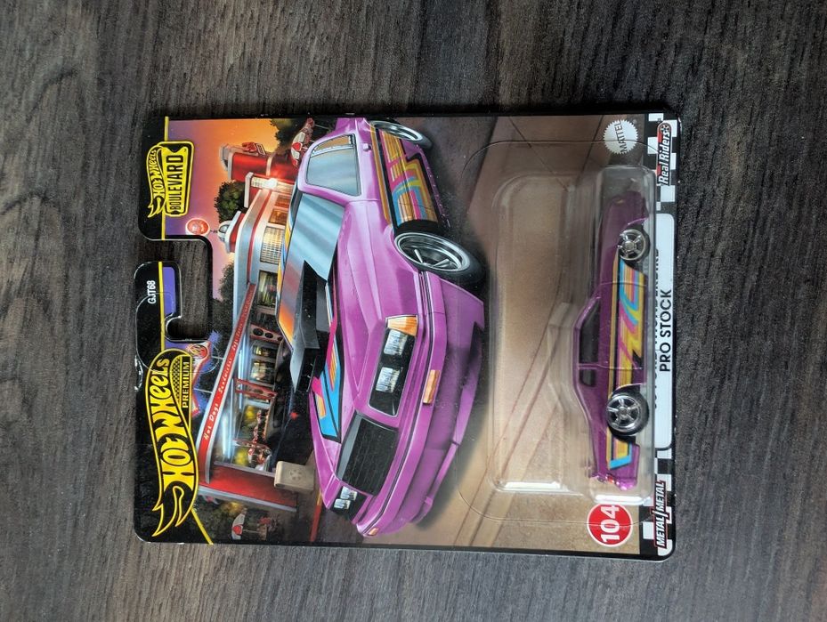 Моделька Hot Wheels Premium'86 Ford Thunderbird Pro Stock