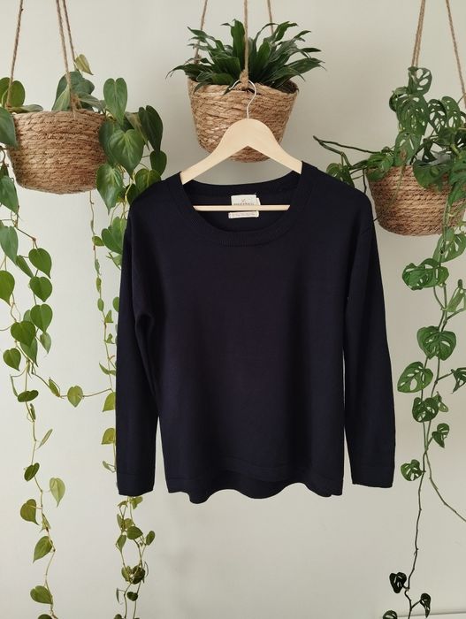 Bluzka dzianinowa, cienki sweter, z wiskozy, granatowa, luźniejszy fas