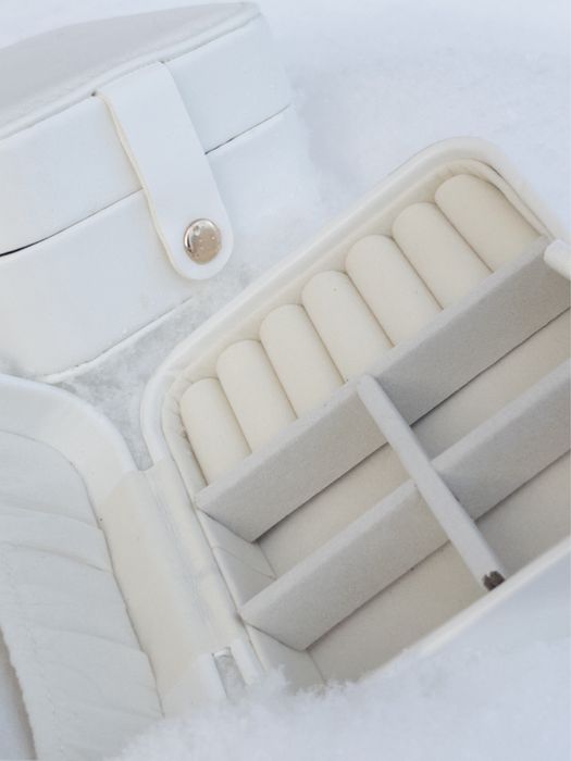 Прикраси з медичного сплаву